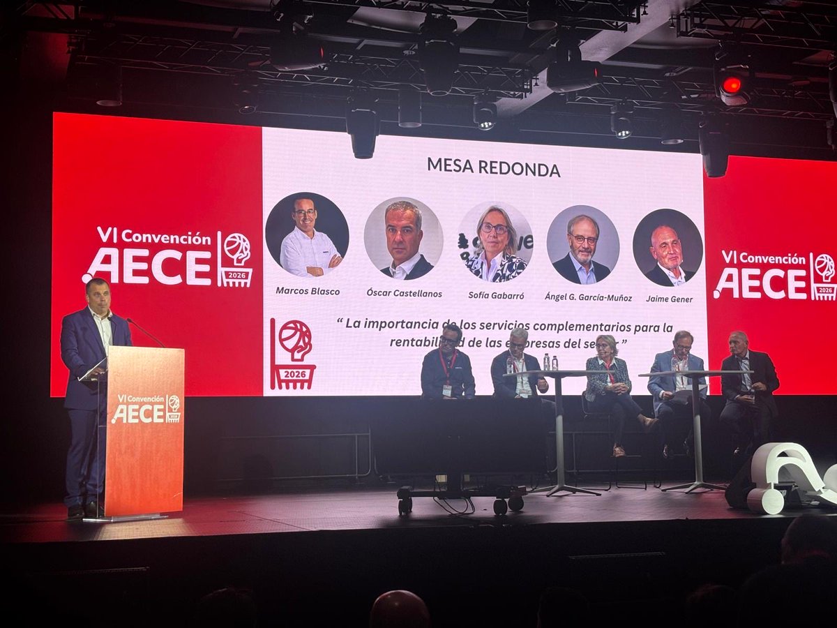 SMOPYC's tweet photo. Ayer participamos en la VI Convención de AECE, el gran encuentro del sector de las carretillas elevadoras. 

Desde #SMOPYC queremos dar la enhorabuena a la organización por el éxito de la jornada. https://t.co/fhc8OrTKoJ