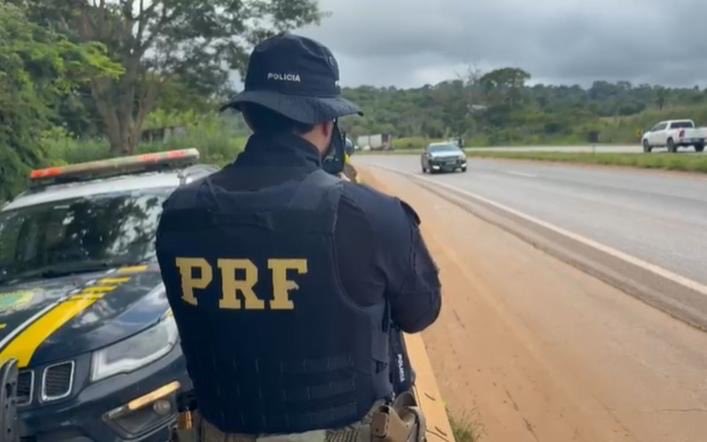CBNGoiania's tweet photo. Homem é preso suspeito de adulterar a placa de carro alugado para evitar multas em Goiâni ==> https://t.co/F8iZWBbayf #g1go #g1Goias #polícia #irregularidade #adulteração https://t.co/MZSOHHGo2V