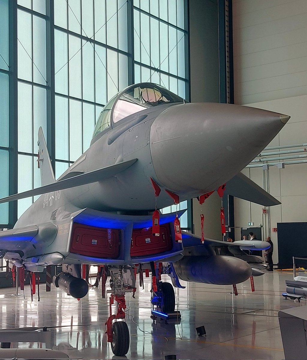 Marsattaqueblog's tweet photo. Blog - @AirbusDefence et @AirbusHeli - Vers des flottes hybrides à horizon 2030

https://t.co/AkzfMegChY https://t.co/pGDCvdHmYR