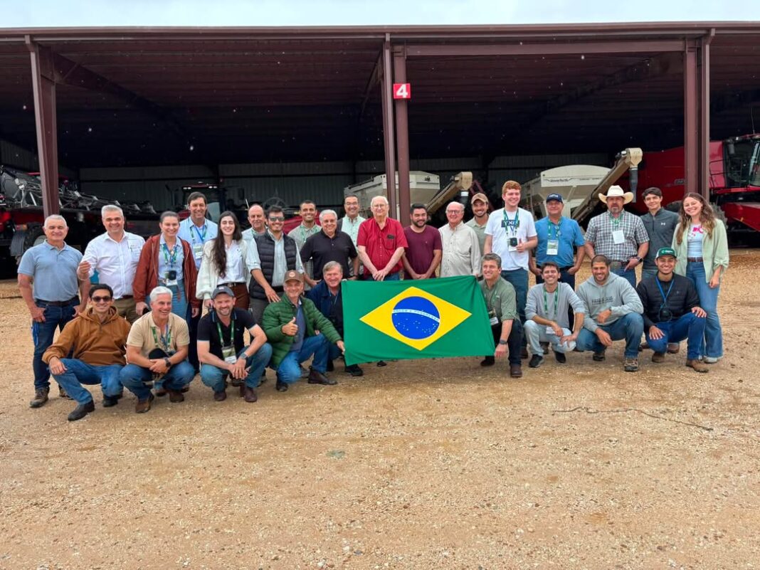 Swinewebcom's tweet photo. Tosh Farms Welcomes Brazilian Producers for Tennessee Farm Tour: https://t.co/1Z23oqqQgb https://t.co/fxM7xVnCqO