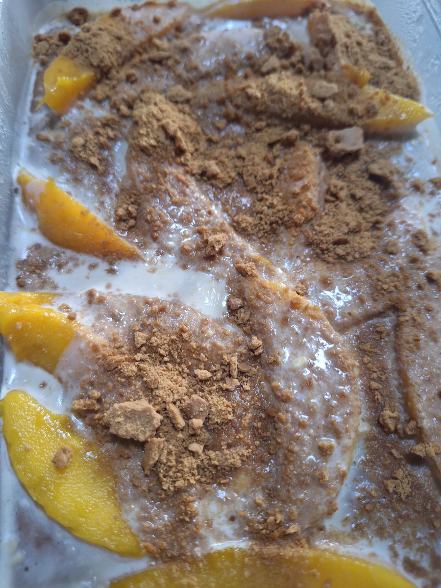 intokaiser's tweet photo. ako lamba parang hinuhubaran sa mango graham https://t.co/1THyHBsB41