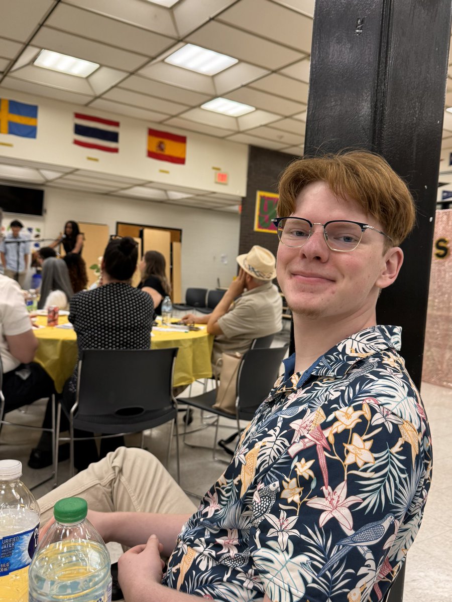 Bec_Chirps's tweet photo. Wrapping up senior year with the Orchestra Banquet. 🎻 So many wonderful memories with an incredible group of musicians. We are so proud of you, Aidan! Grateful for Doc’s support. https://t.co/WaThJv7piC