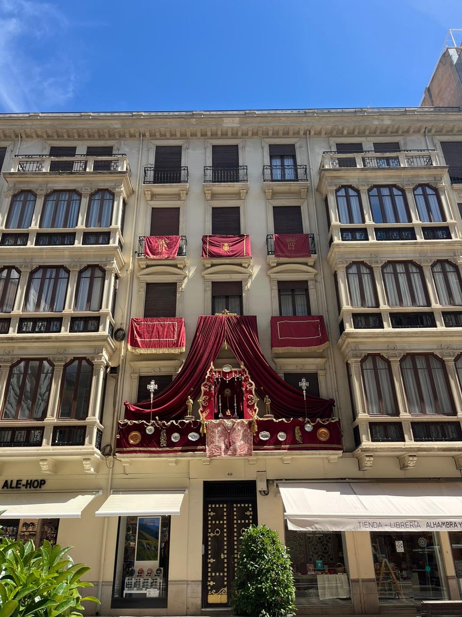 ViaCrucisGR's tweet photo. #CORPUS | Compartimos con todos vosotros la concesión del Primer Premio en la modalidad de Altares para Balcones y Escaparates del Concurso convocado por el Excmo. @aytogr con motivo de la Solemnidad del Corpus Christi y Fiestas Mayores de Granada. https://t.co/3wOm4kYD72