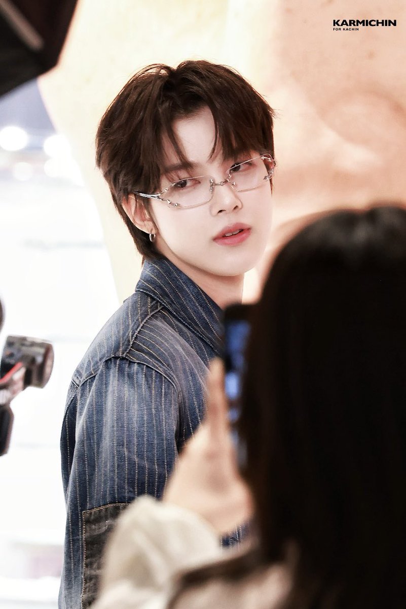 artofkachin's tweet photo. 260529 SO FINE WITH GLASSES 🥹

#카친 #KACHIN #SMTR25 https://t.co/VdLcPwZlEZ