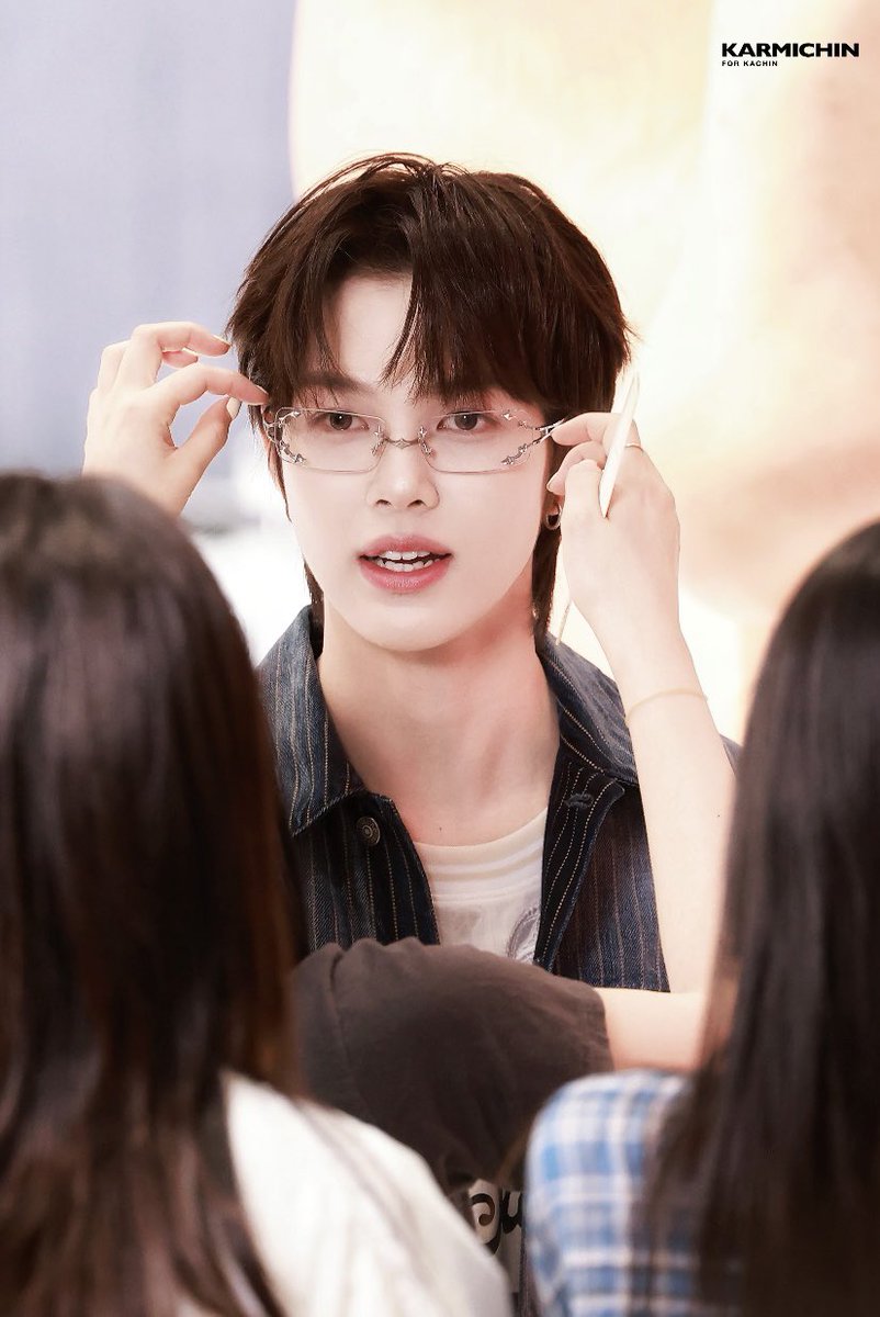 artofkachin's tweet photo. 260529 SO FINE WITH GLASSES 🥹

#카친 #KACHIN #SMTR25 https://t.co/VdLcPwZlEZ