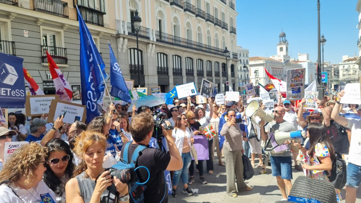 aetel_es's tweet photo. Numerosos compañeros TSS de todo el territorio nacional presentes en Madrid.
#TSS
#GrupoB
#HuelgaTSS https://t.co/A7dPtvewQw