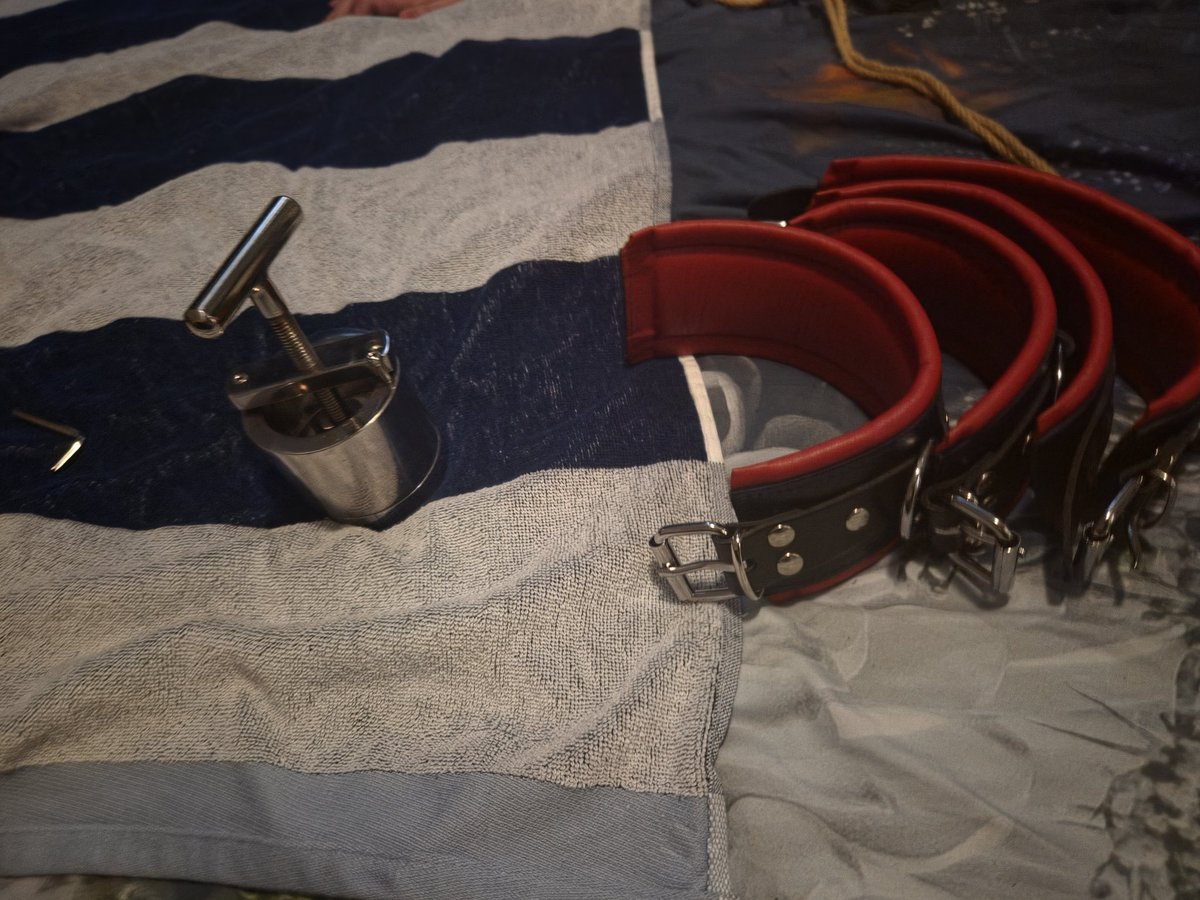 mrsdenise013's tweet photo. Let's playyyy🥰😍   #cbt #ballcrushing https://t.co/pPIBVDHTsT