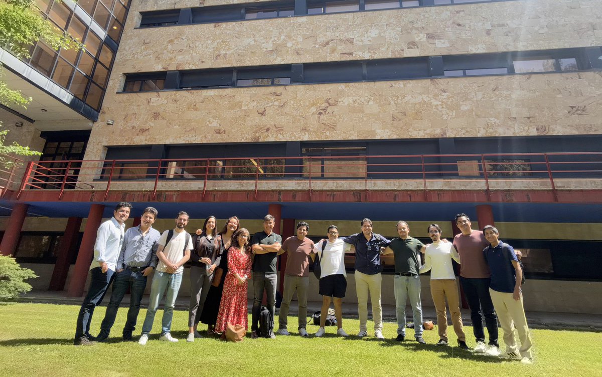 javierlco15's tweet photo. Hoy en el @MasterTDAJ tuve una clase de lujo con la profesora @MartalaLeon una top de las top en Derecho Constitucional que lo demuestra a través de sus clases con un gran contenido y una energía de maestra de excelencia, gracias profesora. https://t.co/eyHNRVfLAE