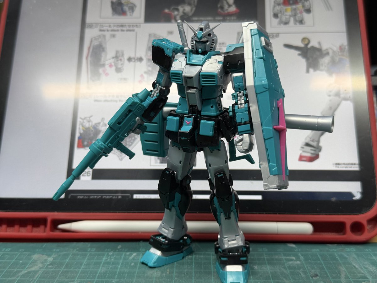 r32toshi's tweet photo. #RG 
#ガンダム 
#初音ミク 
#ペリカンラジオ

ぱち組み完成🎉

なんやかんや6時間？
シールはまだだけど、楽しかった😊

道具としては、タミヤのゲートニッパーと
デザインナイフがあれば問題なく組めるかな
立体パズルとしても、楽しめるのではないでしょうか😊 https://t.co/Vw80iQUYgW
