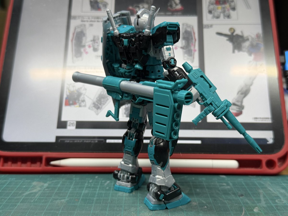 r32toshi's tweet photo. #RG 
#ガンダム 
#初音ミク 
#ペリカンラジオ

ぱち組み完成🎉

なんやかんや6時間？
シールはまだだけど、楽しかった😊

道具としては、タミヤのゲートニッパーと
デザインナイフがあれば問題なく組めるかな
立体パズルとしても、楽しめるのではないでしょうか😊 https://t.co/Vw80iQUYgW