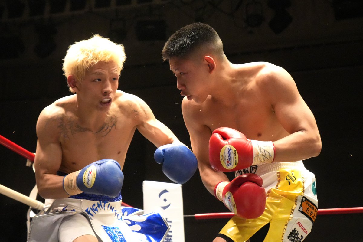 masayaito_box's tweet photo. 【試合後談話】
新人王初戦敗退
#竹澤大治郎(23=大橋)㊨
💬前戦でふがいない負けをしてから4カ月、新たな出会いもあり、充実した練習ができました。負けたら最後だ、と切羽詰まった思いもありました。悔しいけど、今日は腹をくくって前に出られた。どんなに苦しくても、またリングに上がりたいです。 https://t.co/kj7psW4N2B