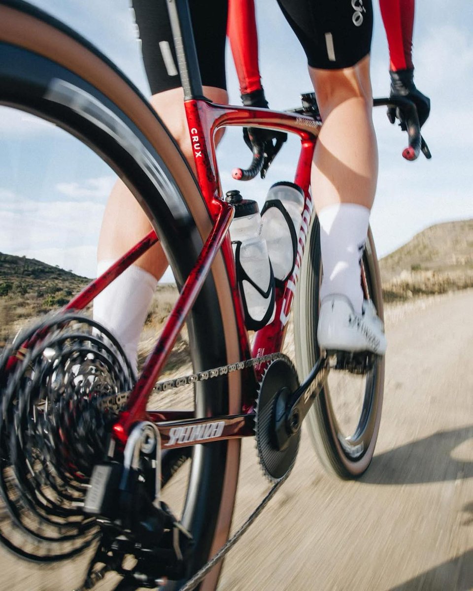 ProMcom1's tweet photo. NEW Specialized Crux : la gravel più veloce del pianeta é già disponibile in Pro-M 🔝 🚀 🍿

Trovi tutte le info qui : https://t.co/ZqzFJuSrxP  🎸 🍺 💥 https://t.co/DViESAFl18