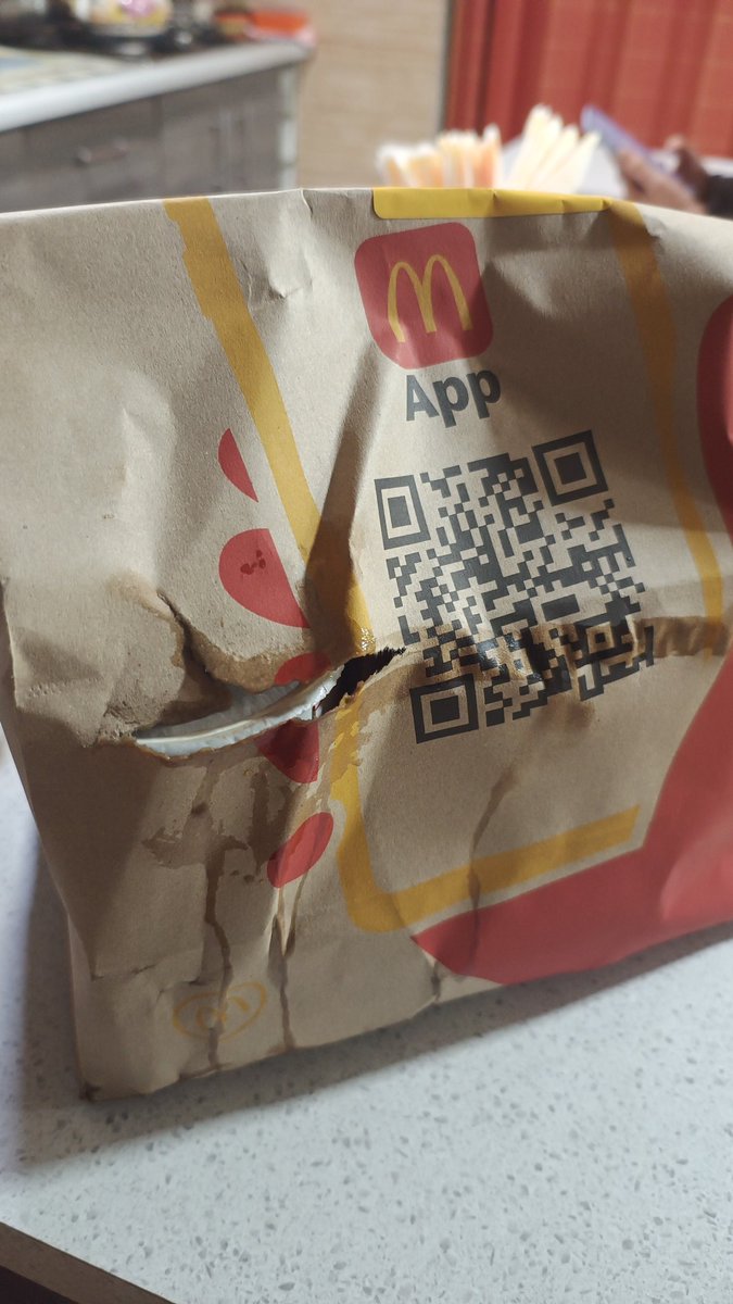 ImYourFuse's tweet photo. @iampiscesbaby @McDonalds @McDonalds_Cl @Uber weooon me llegó igual, qué chucha https://t.co/7M7VRQvOQl