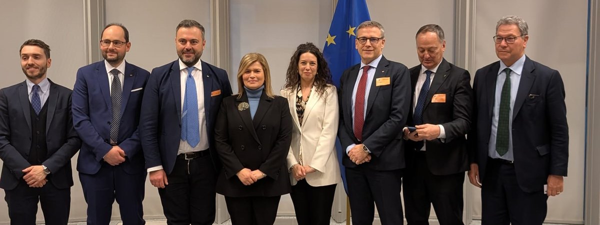 ClaudioDemozzi's tweet photo. con la Vicepresidente del Parlamento europeo on Sberna https://t.co/ctojDYYadU