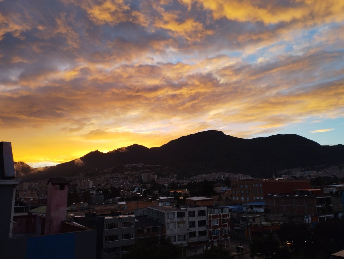 Dethrasher27's tweet photo. Que calido se siente un amanecer así https://t.co/29EfcqGjpI