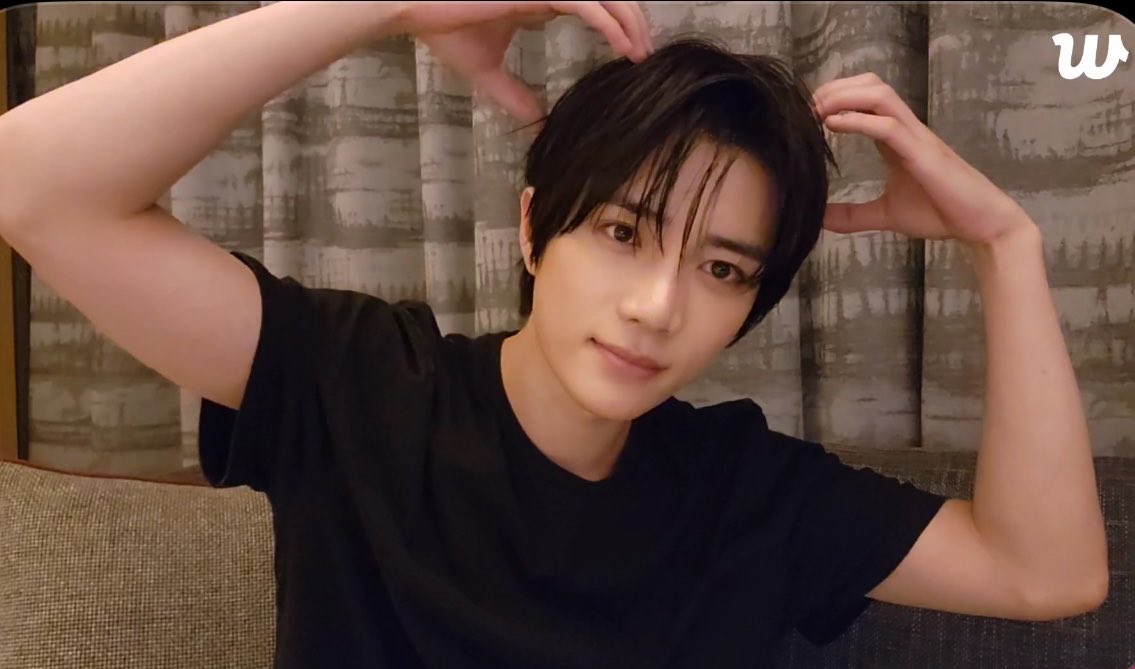 translatingTXT's tweet photo. 🧸 someone asked me to do cat ears
🧸 (does cat ears, dog ears and bear ears)
🧸 i did everything https://t.co/dLxpsXimCM