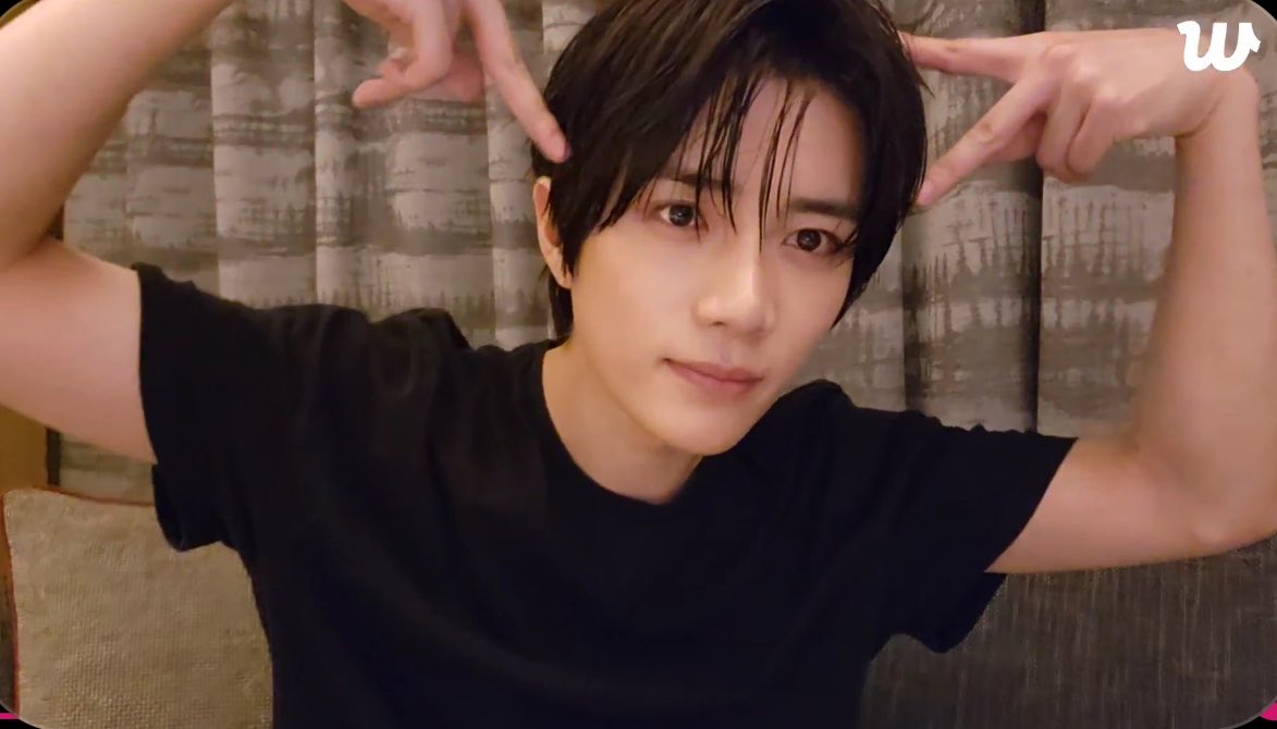 translatingTXT's tweet photo. 🧸 someone asked me to do cat ears
🧸 (does cat ears, dog ears and bear ears)
🧸 i did everything https://t.co/dLxpsXimCM