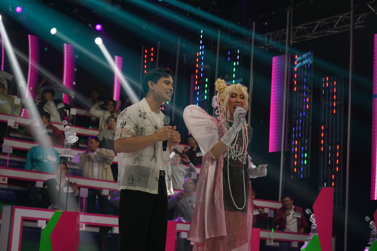 everybodysingph's tweet photo. See you tomorrow, Everybody! 😉

#EverybodySingSakay
⏰ Saturdays &amp; Sunday | 8:30pm
📺 ABS-CBN on ALLTV2, Kapamilya Channel, Kapamilya Online Live, A2Z, iWant, and TFC https://t.co/gMYIV2o7iL