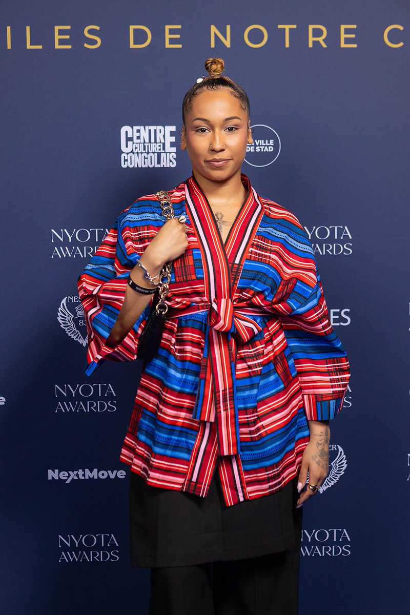 CCCongolaisbxl's tweet photo. ⭐️ NYOTA AWARDS : LES LOOKS DU PHOTOCALL 📸✨

Élégance. Sourires. Partager.✨

Le niveau était définitivement très haut. 👑💎

Photographe 📸 ; MISTER H

5/5

#NyotaAwards #PremiereEdition #Photocall #CentreCulturelCongolais #WeAreBxl https://t.co/A9V9XatUgo