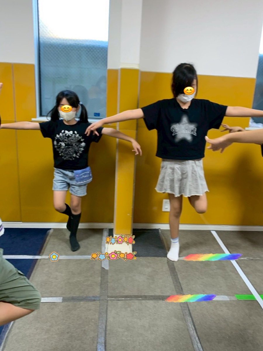 firstdream_02's tweet photo. 🧭新堀教室🧭
2026.5.29(金)
児童や先生をモデルに様々なポーズを取ってもらい、そのポーズを真似しました💁、いざ再現する時に「あれ？〇〇さんってこうだっけ？」と
迷いながらも真似をすることが出来ました✨

▽ファーストシーンドリームの詳細はこちら！
https://t.co/y2cIInJFgo

#放デイ #体幹 https://t.co/9DFRaD5wba