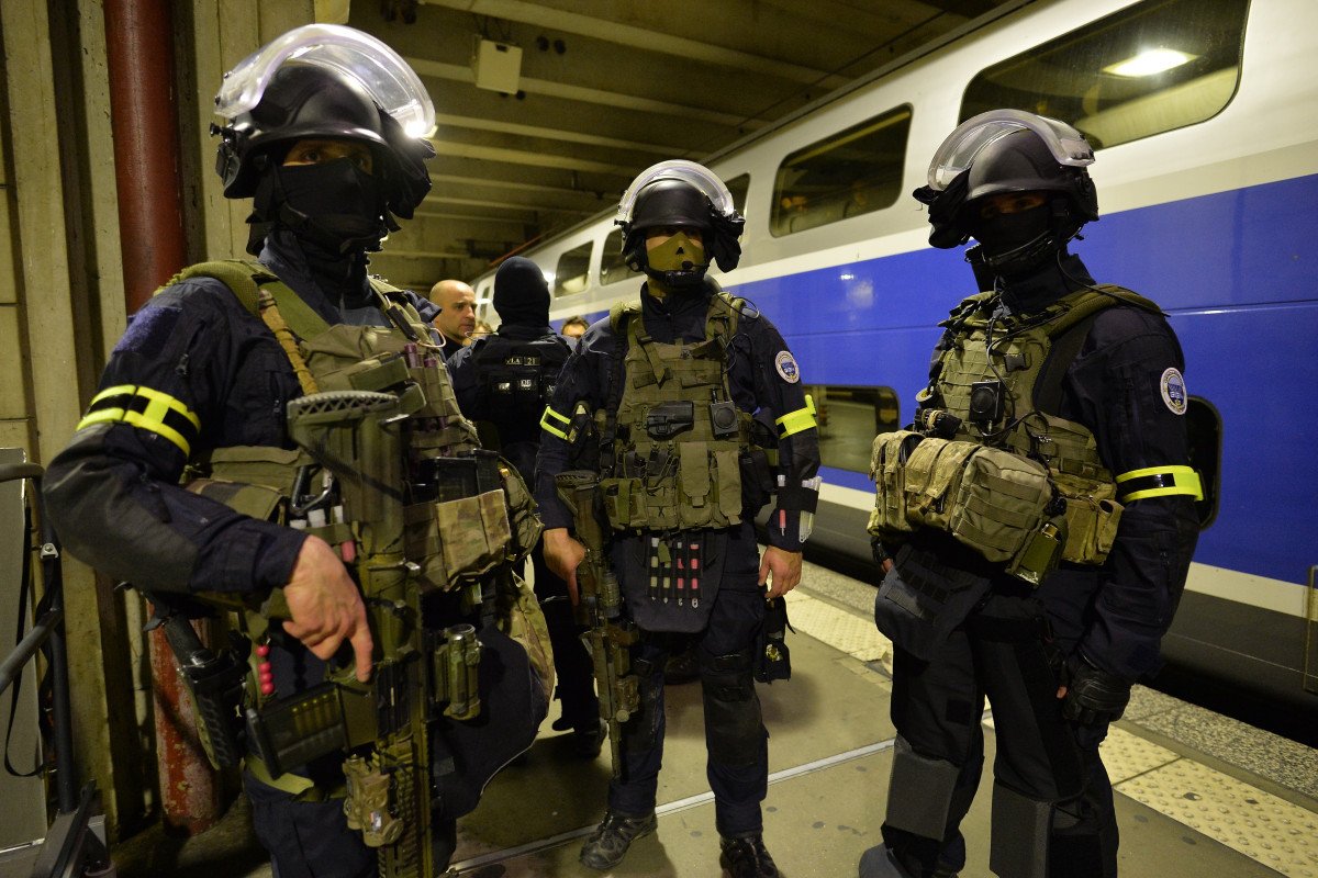 MaS4sH1's tweet photo. Oh yeah, and honestly, if @InfinityWard could avoid screwing up the French forces in the Paris section of the game, that’d be great... It’s not like there isn't a whole damn ton of viable inspiration out there

And bring back Sabre and Faucon ! https://t.co/IVbQDWGYxv