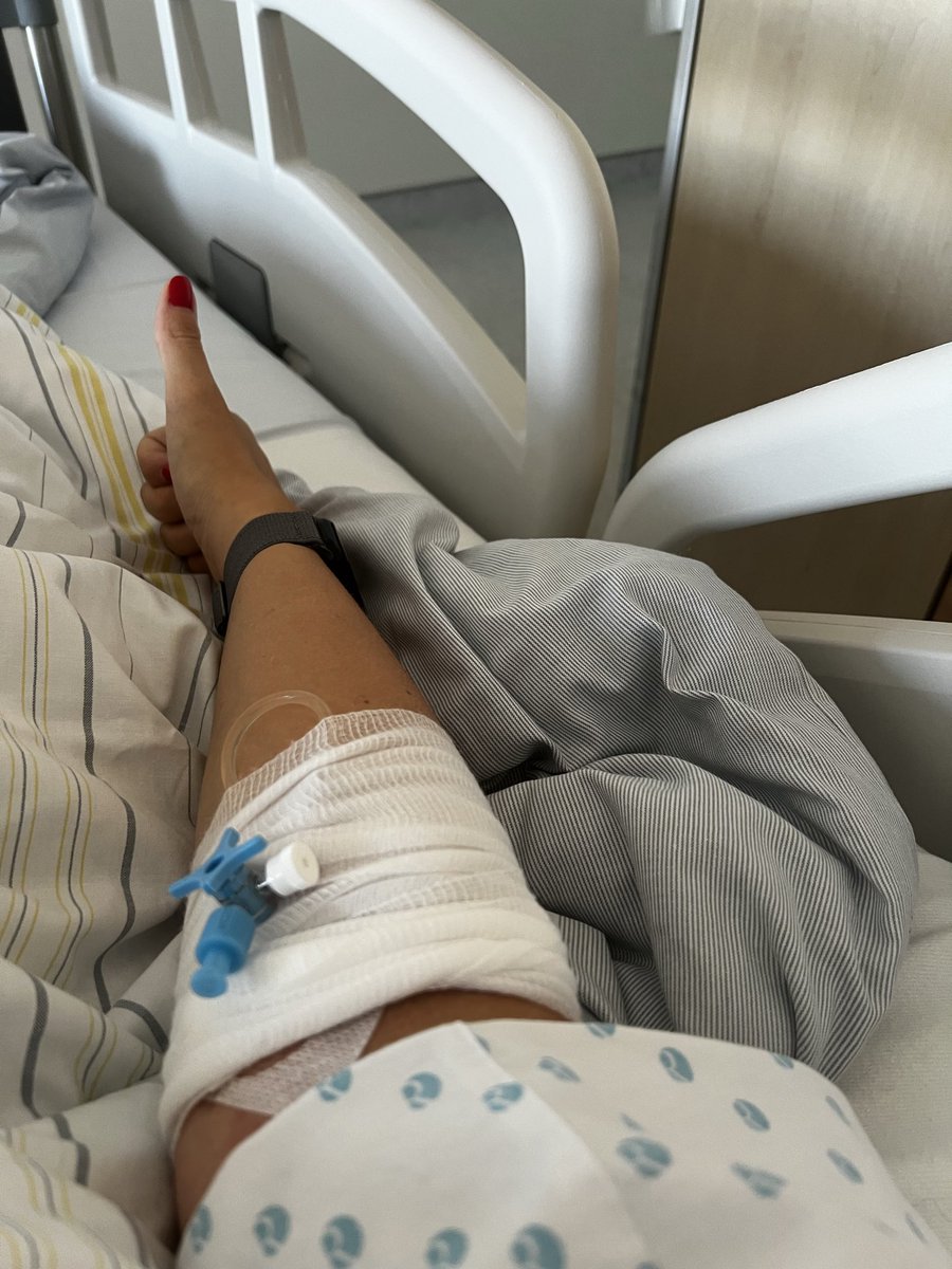 JuliPuli1995's tweet photo. War genau letzte Woche zum letzen mal stationär in der Neurologie um die AVM mit dem Goldstandard zu untersuchen - nennt sich DSA. 

Nach Hirnblutung, Embolisation und Bestrahlung habe ich es geschafft - die AVM ist verschlossen 🎉 https://t.co/ALx1rCfEne