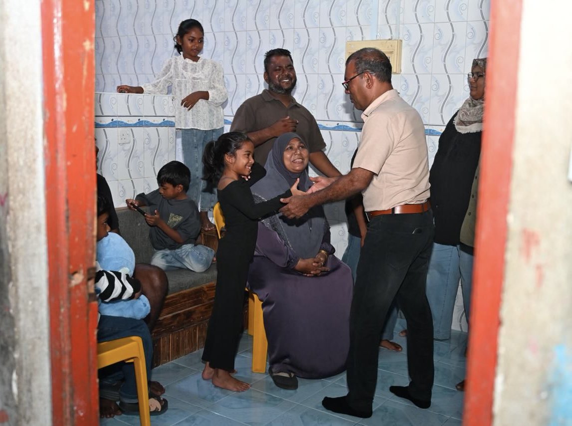 waddey_'s tweet photo. ގޭގެޔަށް ވަންނަހިތުން ވަނުމާ،

ގޭގެޔަށް ގަދަކަމުން ގޮސްހުރުމުގެ ތަފާތު.

#BoduBadhalu
#VoteAnni https://t.co/KrX1z9lBRI