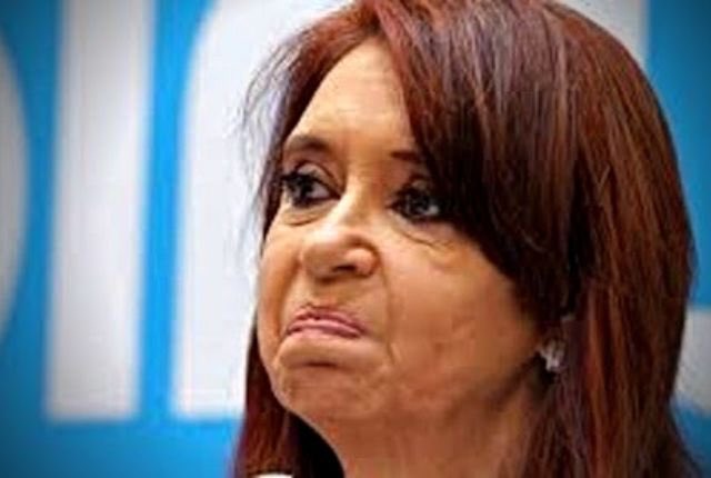 Chilenocomotu's tweet photo. Lo perdió todo. El poder y su fortuna billonaria mal habida.
Espero que en Chile,  muchos politicos de FA, también paguen. Son miles de millones de dólares, que no se saben en que bolsillos están. https://t.co/8YPpOIouqM