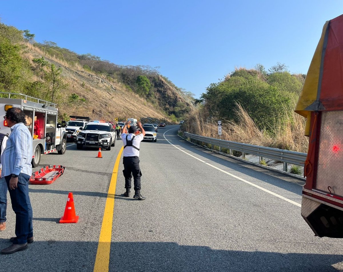 AhoraOaxacaa's tweet photo. #AhoraOaxaca l 💥⚠️ Aparatoso accidente de urvan deja nueve lesionados en la autopista Barranca Larga–Ventanilla

|#Oaxaca | #Accidente | #Urvan |#AhoraNoticiasMediaGroup |#ANMG

Nota aquí ⬇️
https://t.co/aPlCz2I4co https://t.co/bCxSf9O77A