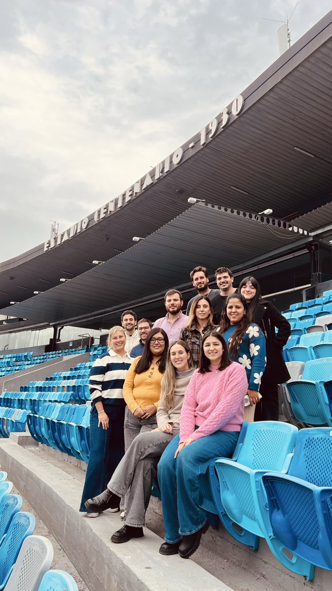 CatedraHemato's tweet photo. Despedida de pasantes 🇵🇪 en clave futbolera  @MaYrAxD_93 @leti_007 @emiliagcc @SamOrellana7 @felimenditeguy @SantiagoPla1996 @matilde_boada https://t.co/UGLNwx1q1h