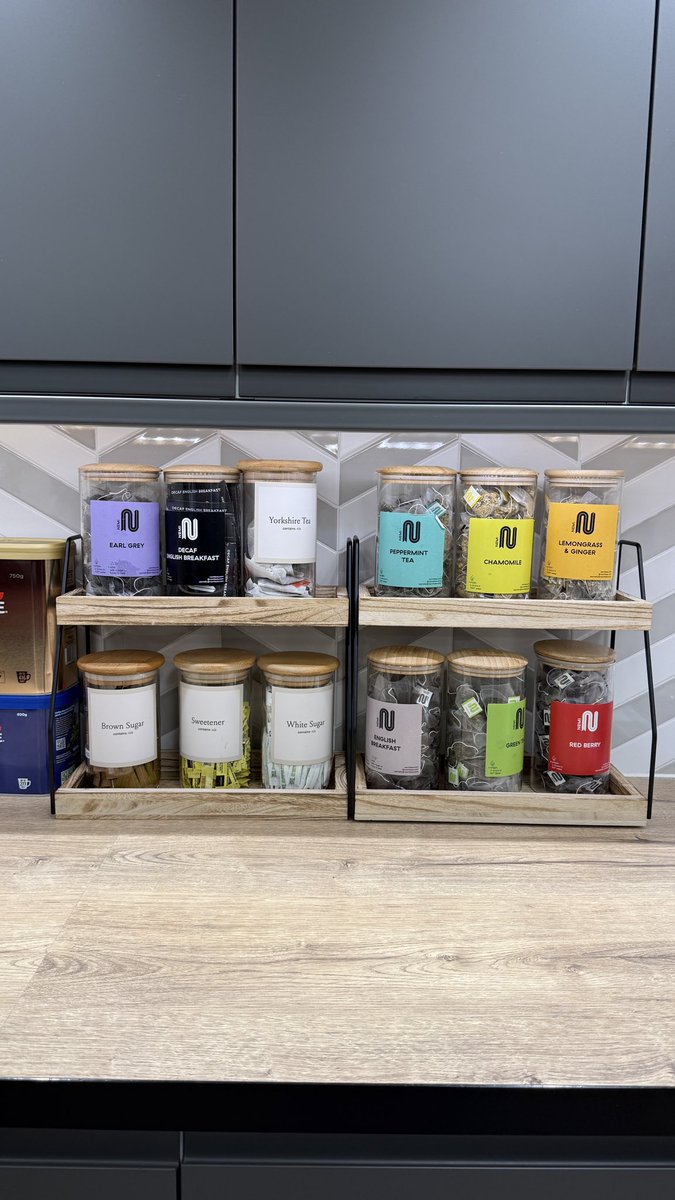 nchen55555's tweet photo. tell me you’re working in London without telling me you are 

wish we had this tea selection in ny 🤌 https://t.co/bCqzWKyIfh