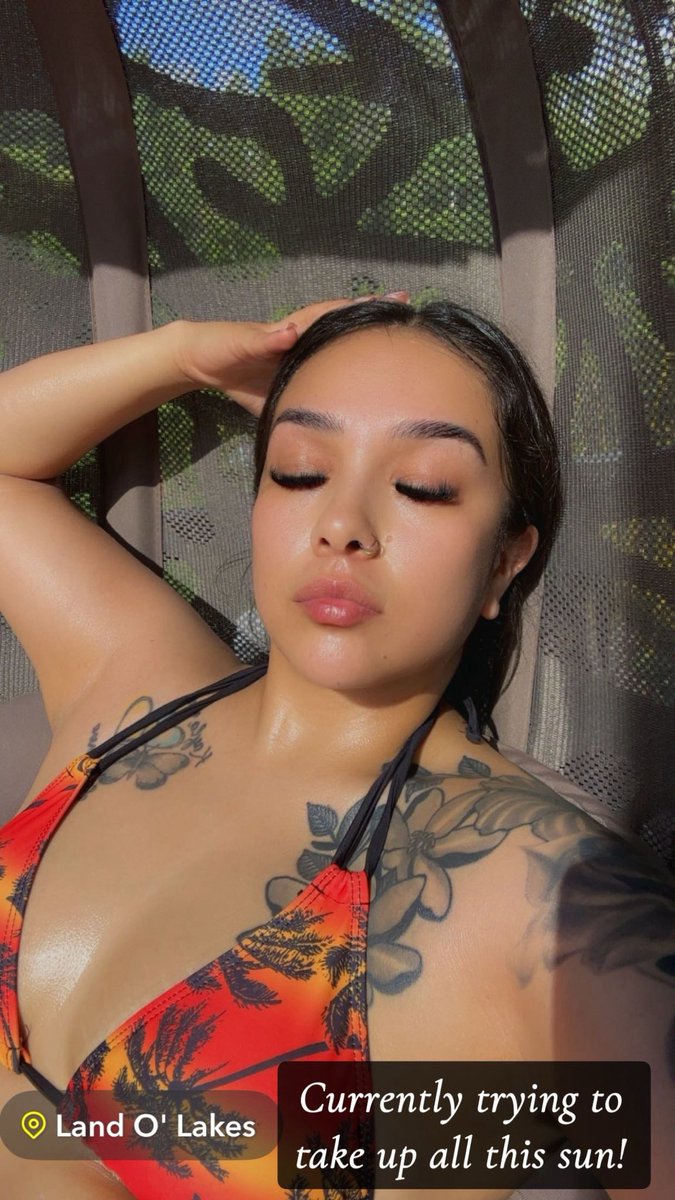 MuscleMamiii__'s tweet photo. 🥰☀️👙🌴 https://t.co/M364VNaxXK