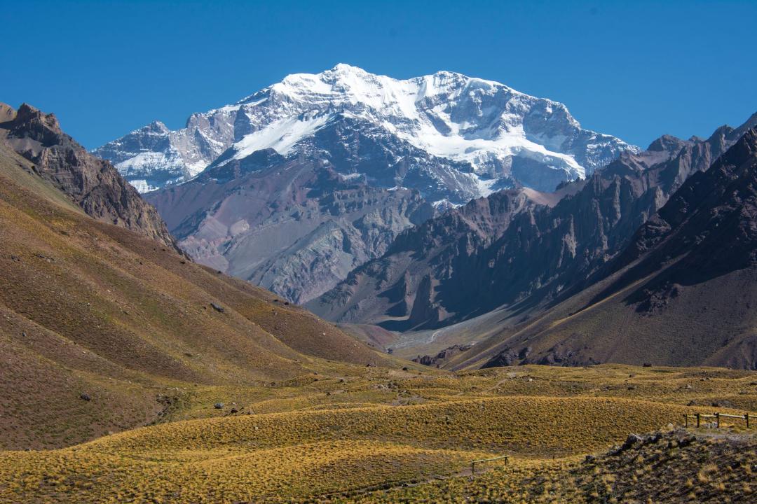 statsglobe's tweet photo. 🏔️ The highest mountains of Latin America:

1. 🇦🇷 Aconcagua — 6,960 m
2. 🇦🇷🇨🇱 Nevado Ojos del Salado — 6,891 m
3. 🇦🇷 Monte Pissis — 6,795 m
4. 🇵🇪 Huascarán Sur — 6,768 m
5. 🇦🇷 Cerro Bonete (Bonete Chico) — 6,759 m
6. 🇦🇷🇨🇱 Nevado Tres Cruces Sur — 6,748 m
7. 🇦🇷🇨🇱 Volcán Llullaillaco — 6,739 m
8. 🇦🇷 Cerro Mercedario — 6,720 m
9. 🇦🇷 Volcán Cazadero (Walter Penck) — 6,658 m
10. 🇦🇷🇨🇱 Nevado Incahuasi — 6,621 m
11. 🇵🇪 Yerupajá — 6,617 m
12. 🇦🇷🇨🇱 Volcán Tupungato — 6,570 m
13. 🇧🇴 Nevado Sajama — 6,542 m
14. 🇦🇷🇨🇱 Volcán Ata — 6,501 m
15. 🇦🇷🇨🇱 Cerro El Muerto — 6,488 m
16. 🇧🇴 Nevado Illimani — 6,438 m
17. 🇦🇷 Cerro Nacimiento — 6,436 m
18. 🇧🇴 Ancohuma (Janq’u Uma) — 6,427 m
19. 🇵🇪 Volcán Coropuna — 6,425 m
20. 🇦🇷 Cerro El Cóndor — 6,414 m

Source: IGN Argentina, IGM Chile, IGN Peru, Peakbagger. com, John Biggar