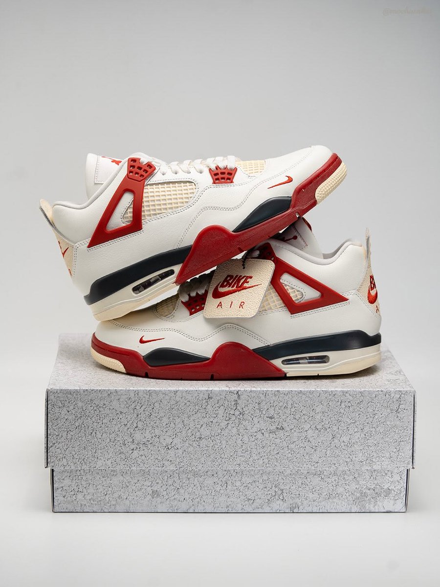 JustFreshKicks tweet media