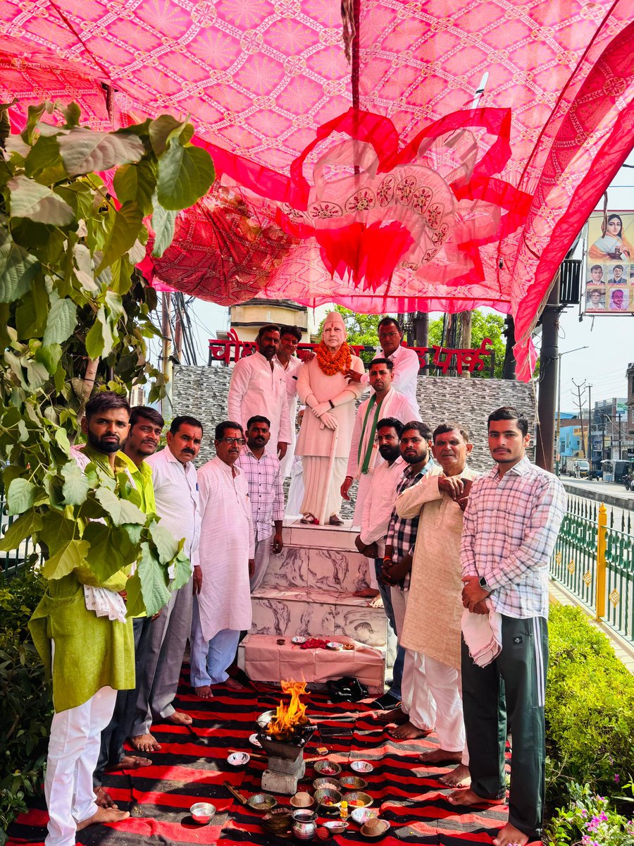 anujadvrld's tweet photo. @jayantrld #सम्भल 
चौधरी चरण सिंह जी 39वी पुण्यतिथि पर उन्हें सादर नमन 🙏🙏 https://t.co/9xA9zGuZjE