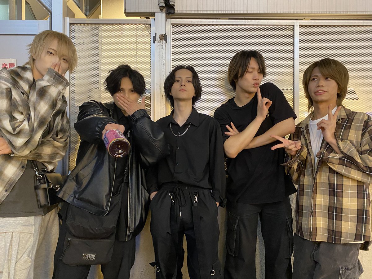 FlyN_official's tweet photo. ** ┈┈┈┈┈┈┈┈┈┈┈**
本日は✨️
📍SHIBUYA DESEOにて🎪 「FULLOUT!!」
ありがとうございました🪄

📄本日のオフショット📷

そして次回の出演ライブは▽▼▽
🗓6/7(日) 🎪「FLOW THE FESTIVAL 2026」
ぶち上げるぞ‼️
 ** ┈┈┈┈┈┈┈┈┈┈┈** https://t.co/Worl6D7JOU