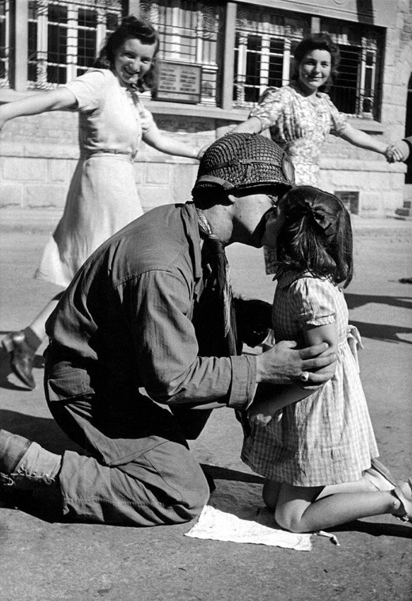ANPIRomaPosti's tweet photo. "Non solo desideravamo l'onore di prendere la città, ma ritenevamo di meritarlo.Non solo volevamo diventare il primo esercito dopo 15 secoli a prendere #Roma da sud, ma volevamo che la gente del posto sapesse che era stata la 5ª Armata a compiere l'impresa."
Gen.#MarkWayneClark https://t.co/mojrh5ox97