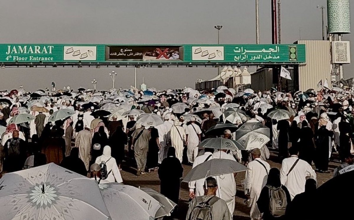 mt_2l's tweet photo. الـح��مـدلله على الـتـمـام 
ويختارك الله وتحج بداية شبابك
اللهم لك الحمد والشكر شعور ماينوصف ابدًا😢
ربي أعوذ بك من أن أكون عبدًا جحودًا يتعود على النعم وينسى شُكرك فلك الحمد حتى ترضى
اللهم أجزي آل سعود و رجال الأمن الجنه❤️ https://t.co/M9roArbEmB