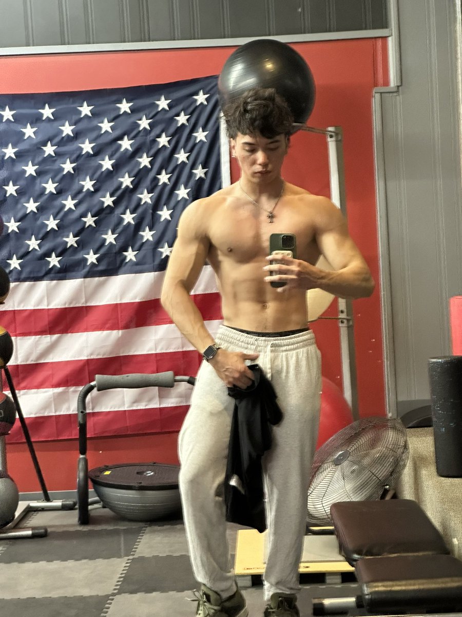 Pup_Feng's tweet photo. Birthday Pump! 🎂 https://t.co/Xp5YZdnoVb