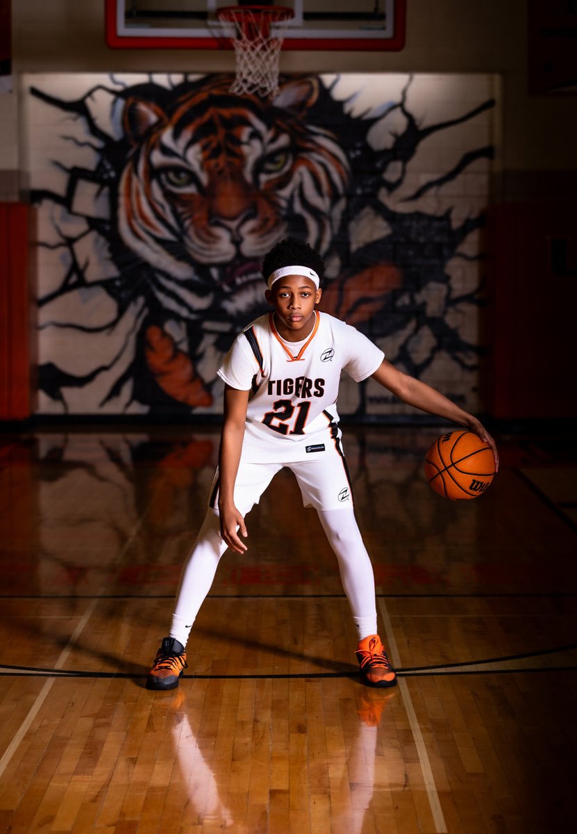 Dr_Robertson40's tweet photo. Preparing to represent my city…my nation with @PhDHoops!!!
#16U
#PhdHoops 
#UrbanaTigers https://t.co/WJPd3xqBSR