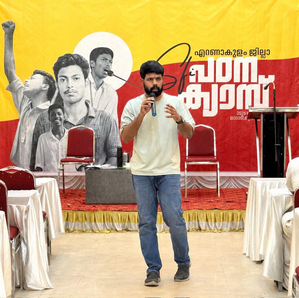 NitheeshNaranan's tweet photo. A revolution is a struggle between the future and the past!
- Fidel ✊

#SFI ❤️ https://t.co/Y7ZmGRXJgA
