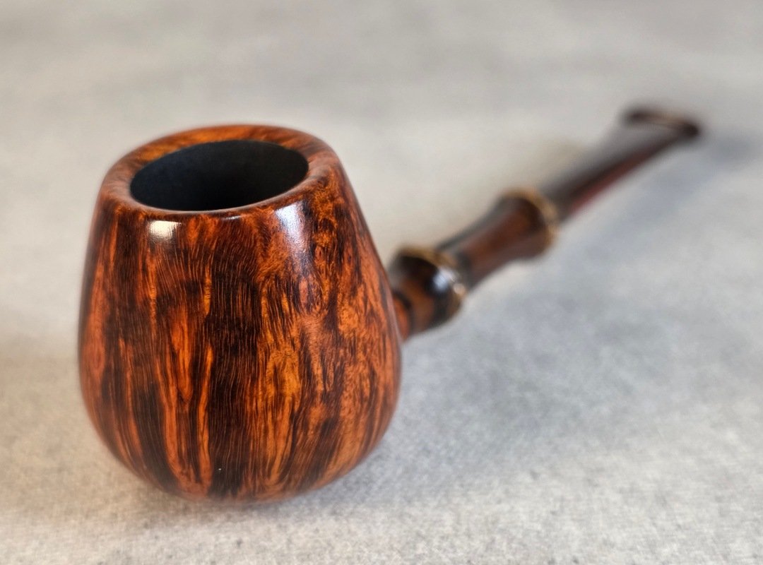 WCannoy's tweet photo. Weighing in at just under an ounce, this elegant Cardinal House Bamboo-shank Brandy is available right now at https://t.co/LxwBL7rczk!
#pipemaking #pipemaker #artisanpipes #briarpipes #handmadepipes #handmade #handcrafted #cardinalhousepipes #tobaccopipes #pipetobacco #pipes https://t.co/fMZZrG1Epe