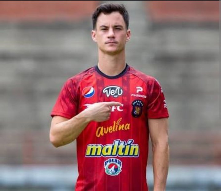oumasar12's tweet photo. Por favor, háganlo @Caracas_FC, fichen a estos 3 para la sudamericana y hacemos historia. https://t.co/0EFSSTlhFp