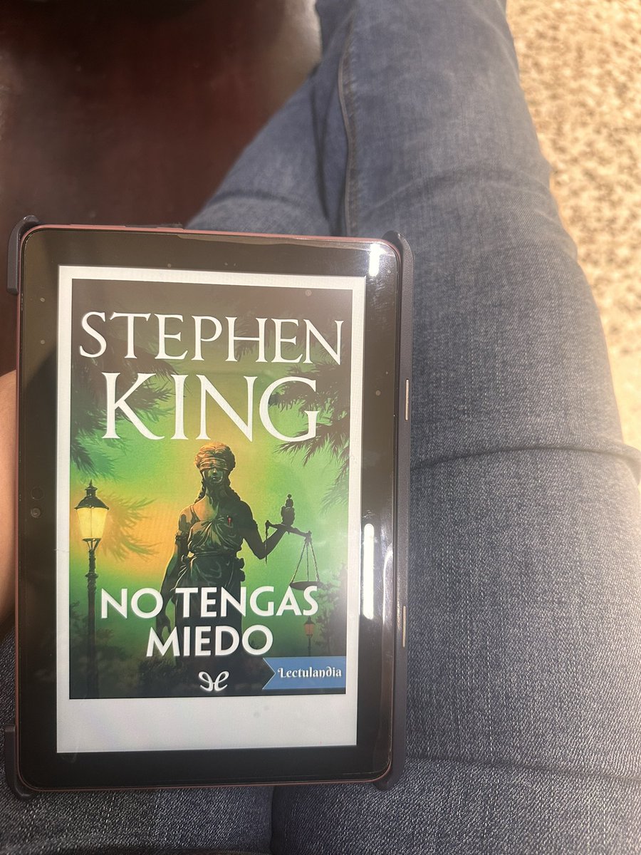 A_rtmisA's tweet photo. La espera va acompañada de la contentura de haber encontrado un libro más del grande #StephenKing para leer en #NoTengasMiedo 

¡Aparece Holly Gibney! (Solo para conocedores) 

#AmoLeer 

🖤 https://t.co/xKNhOFwOQK