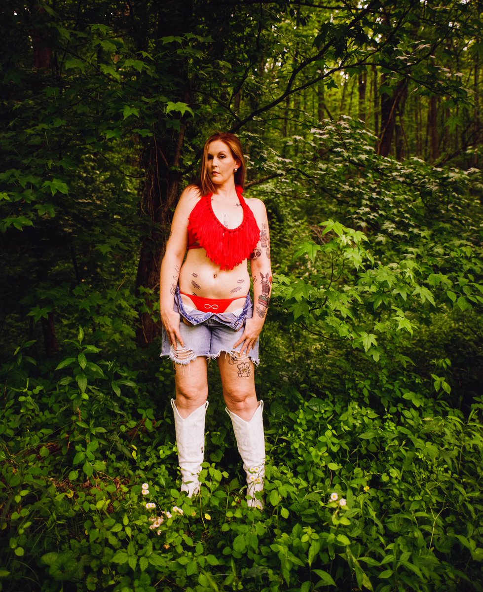 DCexp_'s tweet photo. It’s getting hot out… ❤️‍🔥

More on Patreon! https://t.co/ipiubzSWle
📸 Mamiya RB67
🎞️ Kodak Gold 200 https://t.co/0dW0bdgpJG