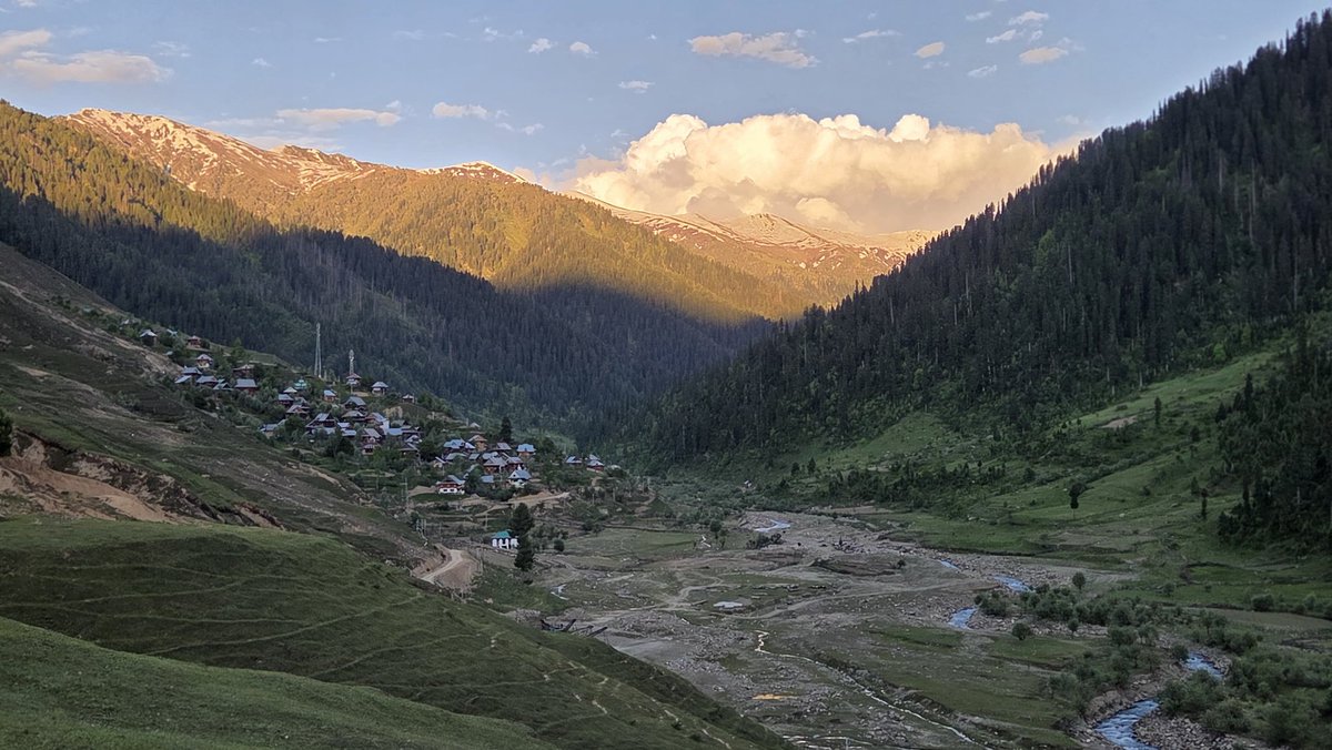 KashmirLife's tweet photo. #Machil, nestled deep within towering mountains, remains cut off during harsh #winters as heavy snowfall blocks roads. People here continue to live in wooden houses, battling extreme cold with resilience and hope. See photos by #HilalShah #KashmirLife https://t.co/uVMa51AMjQ