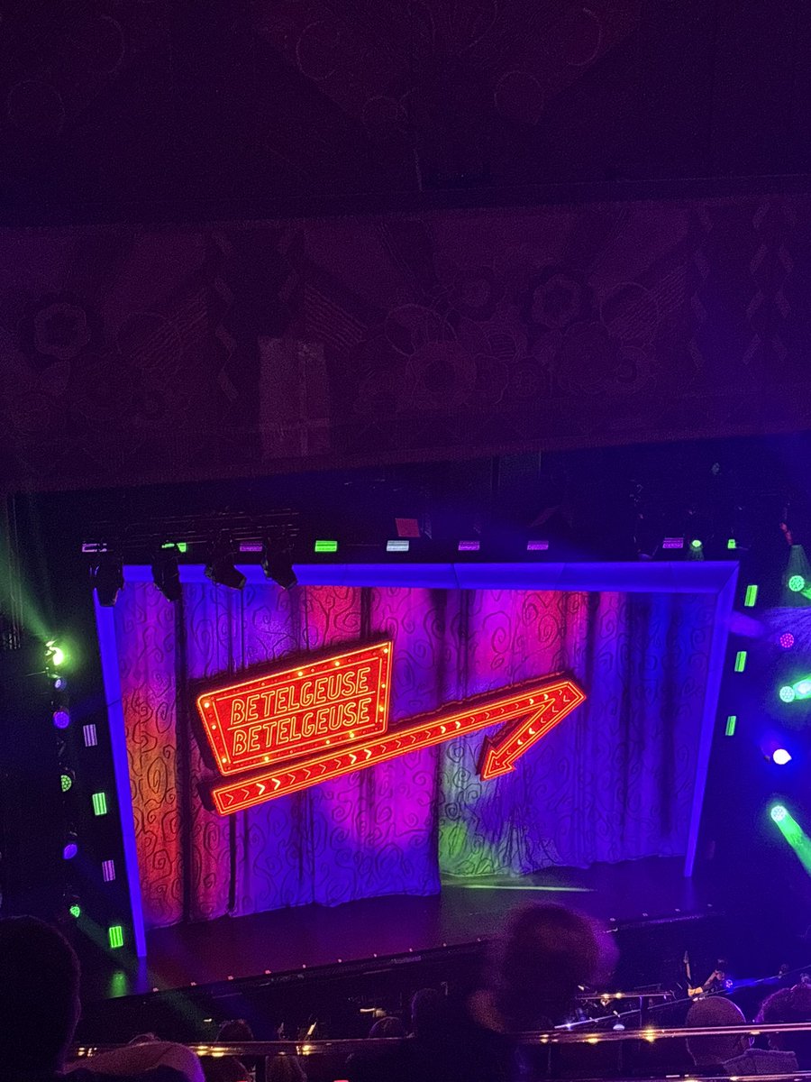 NotesfromrowH's tweet photo. ⭐️⭐️⭐️⭐️⭐️ - Beetlejuice the Musical 

Beetlejuice The Musical is loud, chaotic, messy, self-aware, occasionally completely unhinged, and absolutely refuses to take itself seriously – and that is exactly why it works. 

🎭 Read the rest of my review here!https://t.co/9TzoIUKple https://t.co/kgp1x0oXRx