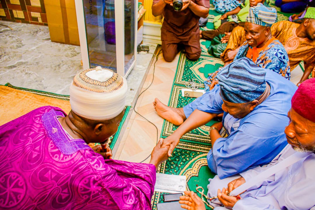 Rashaf01's tweet photo. Today, the Osun State ADC Governorship Candidate, Rt Hon. Dr. @NajeemFSalaam, fondly known as IWALOYE, joined the Muslim Faithfuls at Oke Oyo Central Mosque, Ejigbo, for the Jumu’ah prayer.

#Iwaloye2026 #NajeemSalaam #JumuahPrayer #Ejigbo #OsunADC #AriseAndShineOsun https://t.co/wviyfpMJ0I