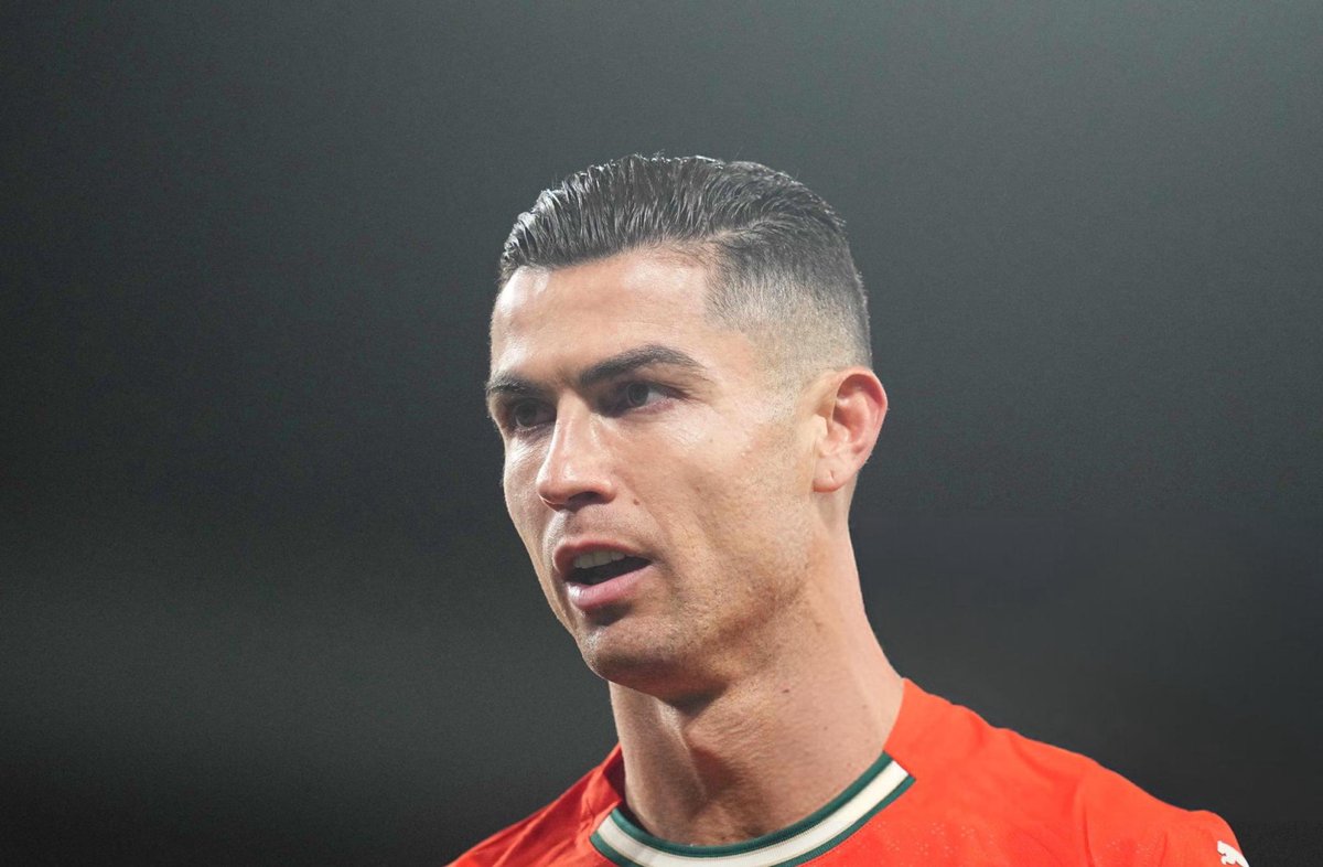 CR7xWorld's tweet photo. 🚨🗣️ روبيرتو مارتينيز (مدرب البرتغال 🇵🇹): 

"لا يمكن أبدًا إستبعاد فكرة تواجد كريستيانو رونالدو في كأس العالم 2030، فهو لديه شغف مُتجدد". https://t.co/Lku2OJm8GH