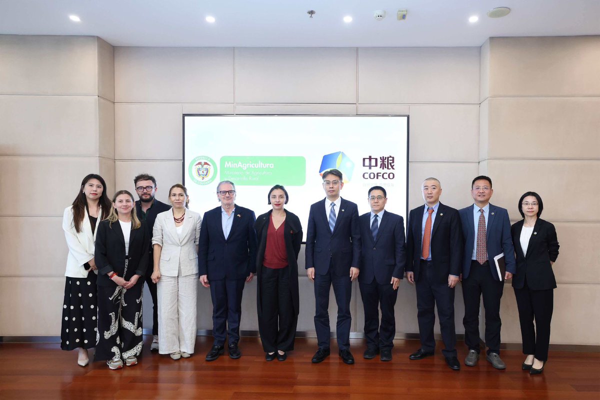 EmbColChina's tweet photo. Con este encuentro se fortaleció la cooperación agroalimentaria bilateral y se avanzó en los mecanismos para facilitar el acceso de nuestros productos al mercado chino. Seguimos impulsando el campo colombiano con más comercio, valor agregado y cooperación internacional 🇨🇴🤝🇨🇳 https://t.co/FOHkcfdry4